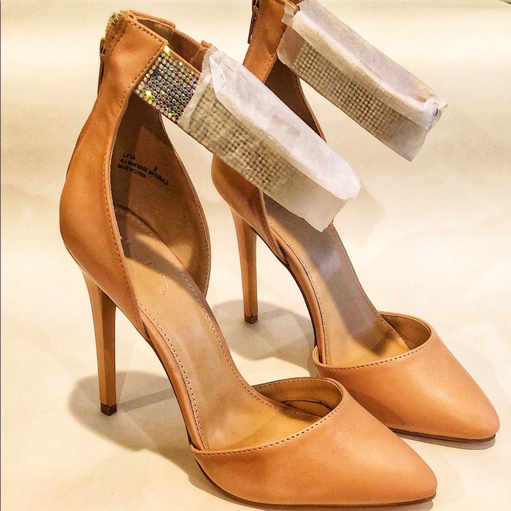 Brand new Nude heels!